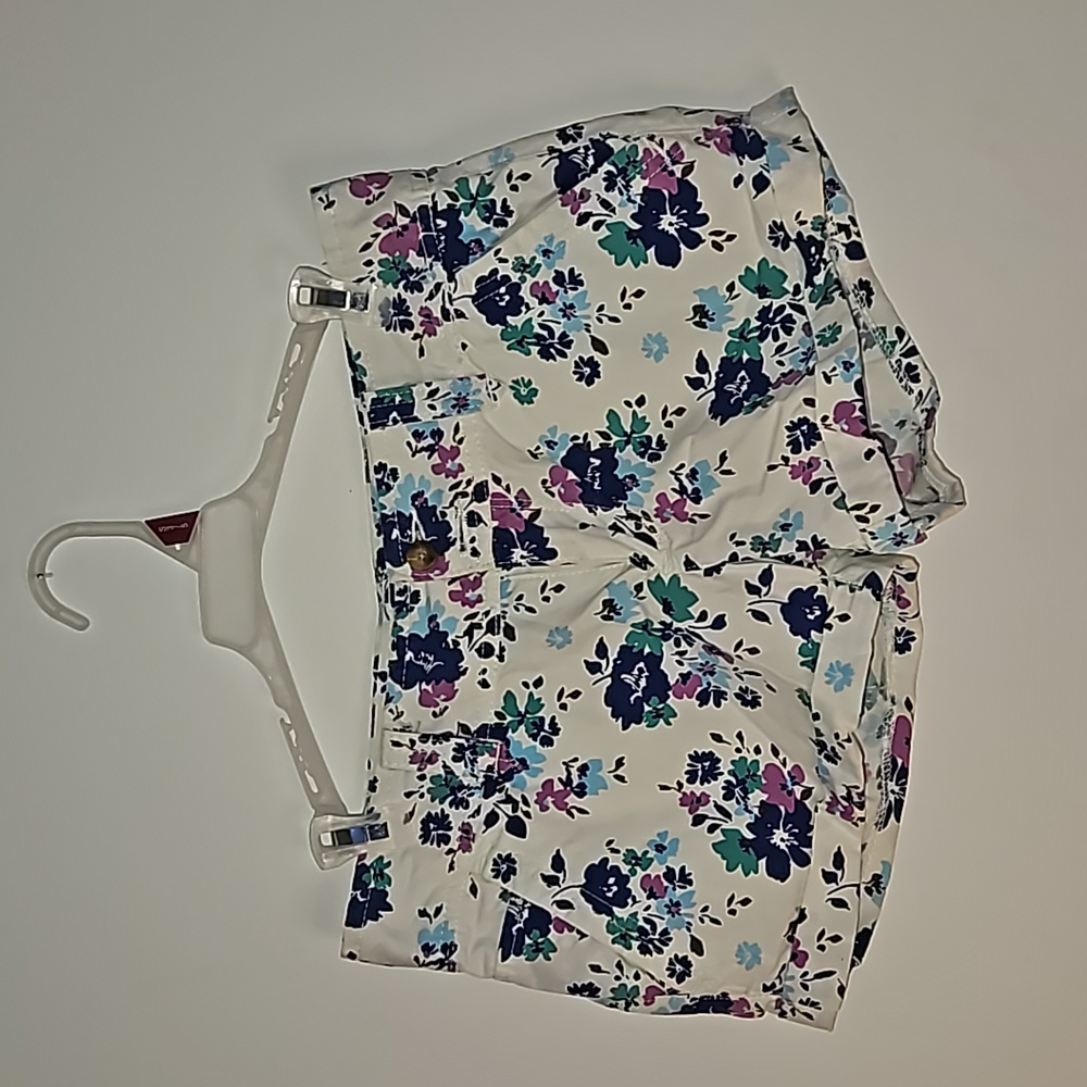 Aeropostale White Floral Comfortable Jean Shorts Size 3/4